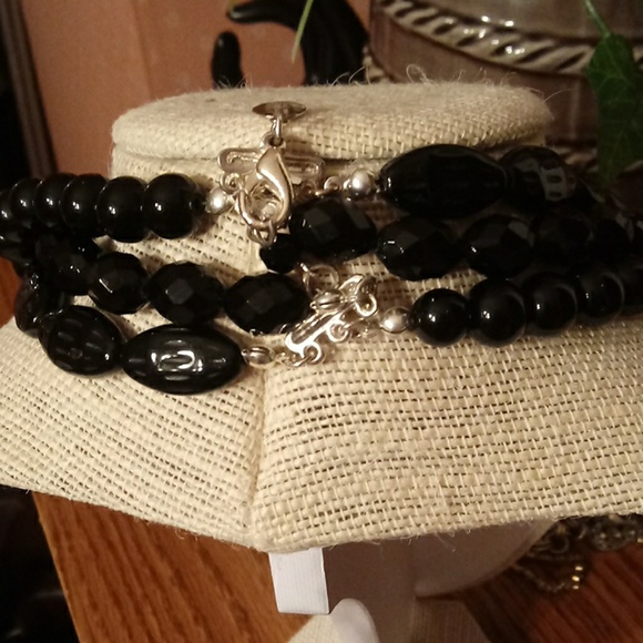 Macys white house chocker - Picture 5 of 8